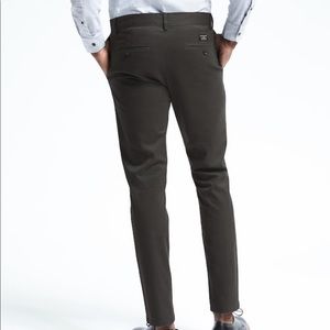 Men’s slim fit Fulton chinos charcoal gray